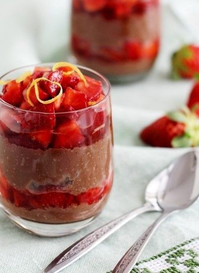 Mousse al cioccolato e fragole